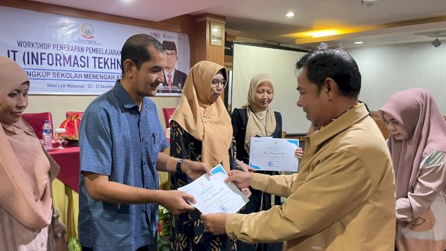 Tutup Workshop IT, Kabid SMA Diknas Sulsel, Saatnya Tenaga Pendidik Ikut Zaman Digital
