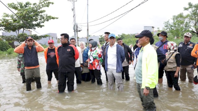 Walikota Makassar Ikut Evaluasi Warga Korban Banjir di Antang
