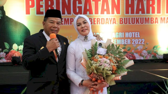 Peringatan Hari Ibu, Andi Utta Persembahkan Bunga dan Lagu Mother, How Are You Today