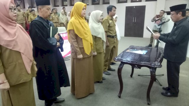 Sekretaris Daerah Kota Makassar, Muh Ansar atas nama Wali Kota Makassar, melantik dan mengambil sumpah jabatan 119 pejabat fungsional tingkat ahli muda dan madya lingkup Pemerintah Kota Makassar.