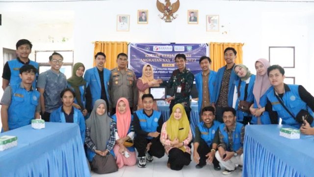 Kuliah Kerja Profesi Angkatan XXV Tahun 2022 Fakultas Ilmu Sosial dan Ilmu Politik Universitas Muhammadiyah Makassar Penempatan Kantor Kecamatan Pangkajene Kolaborasi bersama BAWASLU Pangkep menggelar kegiatan 'Edukasi Politik Pemilih Pemula di Aula Kantor Kecamatan Pangkajene (1/12/22).