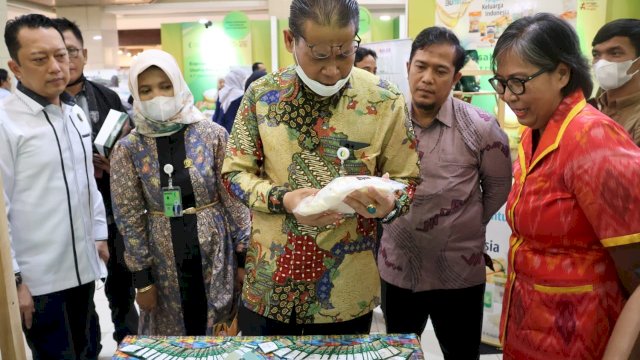 Pemkot Makassar Sabet Penghargaan Keamanan Pangan Terbaik dari Bapanas