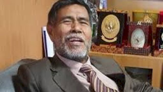 Pemberhentian jabatan Sekretaris Daerah Provinsi (Sekprov) Sulsel dari Abd Hayat Gani sesuai surat petikan keputusan Presiden Republik Indonesia Nomor 142/ TPA/ 2022 tentang pemberhentian pimpinan pejabat tinggi madya pada lingkup Pemprov Sulsel dinilai sebagai sebuah hal biasa. Bukan hal yang luar biasa.