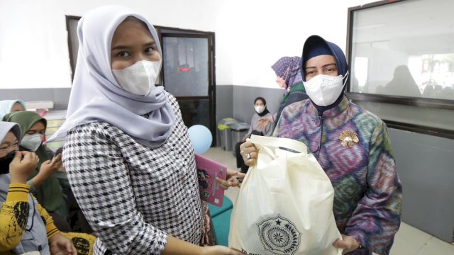 Dalam rangka menyambut Hari Ibu pada 22 Desember mendatang, Rumah Sakit Umum Daerah (RSUD) Daya Kota Makassar mempersembahkan Bikangdoang atau Bincang Kesehatan dengan Orang Tersayang. Kegiatan ini dihadiri langsung oleh Ketua TP PKK Kota Makassar, Indira Yusuf Ismail, Jumat (16/12/2022).