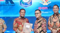 Gubernur Andi Sudirman Beri BLT BBM Rp130,5 Juta untuk 435 Keluarga Penerima Manfaat di Jeneponto