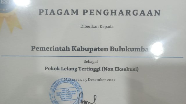 Pemerintah Kabupaten Bulukumba kembali menerima penghargaan dari Kementerian Keuangan. Penghargaan kali ini dari Direktorat Jenderal Kekayaan Negara (DJKN) Kementerian Keuangan sebagai Pokok Lelang Tertinggi (Non Eksekusi).