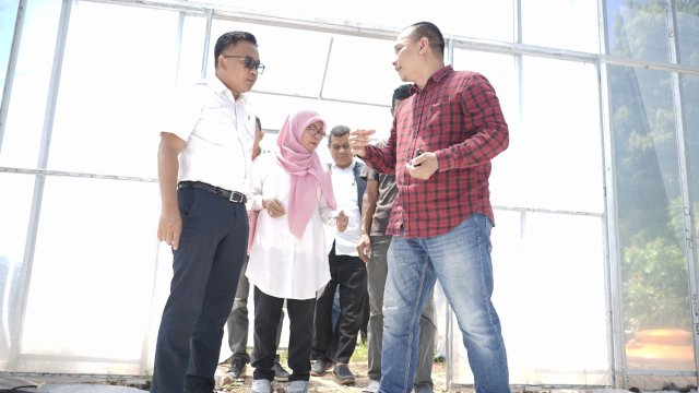Bupati Bantaeng, Ilham Azikin bersama sejumlah kepala OPD Lingkup Pemkab Bantaeng secara virtual menyaksikan Peluncuran Aksi Pencegahan Korupsi Tahun 2023-2024 yang digelar oleh Komisi Pemberantasan Korupsi (KPK) di Mal Pelayanan Publik (MPP), Kecamatan Bantaeng, Selasa (20/12).