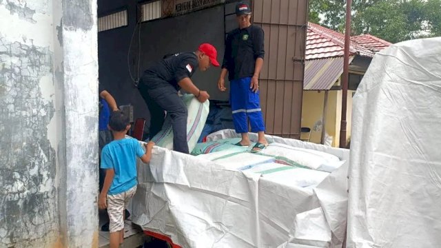 Gubernur Sulawesi Selatan, Andi Sudirman Sulaiman menurunkan tim Tagana Dinas Sosial Provinsi Sulsel untuk membantu pencarian korban musibah longsor di Kabupaten Gowa.
