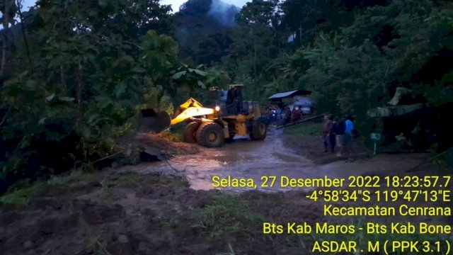 Gubernur Sulawesi Selatan, Andi Sudirman Sulaiman telah berkoordinasi dengan Balai Besar Pelaksanaan Jalan Nasional Sulsel untuk penanganan darurat pada jalan poros Maros - Bone.