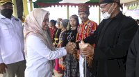 Bupati Luwu Utara, Serahkan Bantuan Sosial Kepada Warga Seko