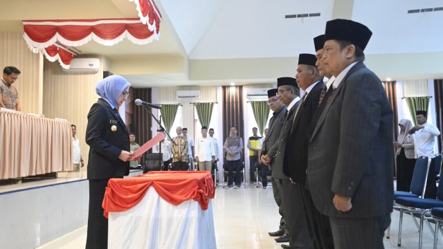 Bupati Luwu Utara melantik pimpinan badan amil zakat nasional ( BAZNAS) Kabupaten Luwu Utara Periode 2022-2027 di Aula Lagalio kantor Bupati Luwu Utara Jumat 30/11/2022