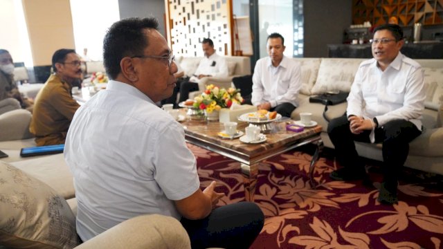 Penjabat Sekretaris Daerah Provinsi (Sekprov) Sulawesi Selatan (Sulsel), Andi Aslam Patonangi, menerima kunjungan Wakil Direktur Direktorat Tindak Pidana Bareskrim Polri, Kombes Arief Adiharsa, di Kantor Gubernur Sulsel, Jl. Urip Sumoharjo Makassar, Senin 16 Januari 2023.&nbsp;