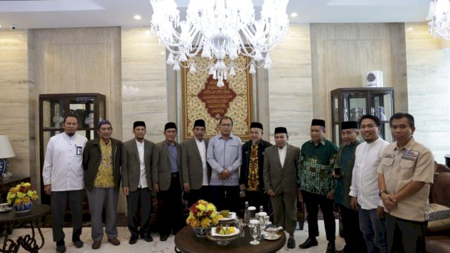Wali Kota Makassar Moh Ramdhan Pomanto bersama Pengurus Daerah (PD) Muhammadiyah Kota Makassar berkolaborasi dalam program dakwah umat di lorong-lorong terutama Lorong Wisata (Longwis).