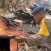 Rumah Panggung Ludes Terbakar, Brimob Bone Hadir Ringankan Beban Korban