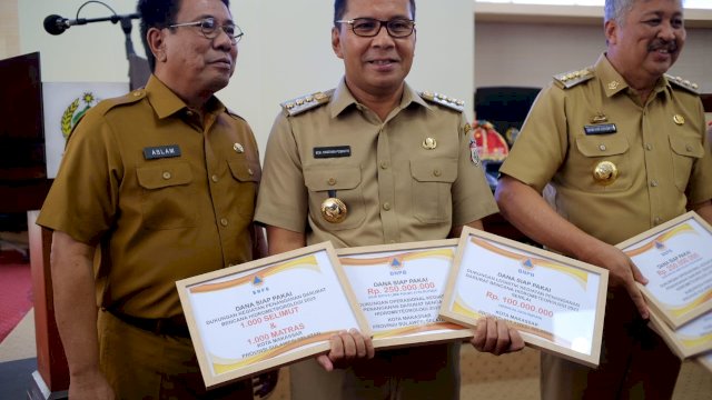 Pemerintah Kota Makassar menerima bantuan Dana Siap Pakai (DSP) dari Badan Nasional Penanggulangan Bencana (BNPB), Senin (9/1/2023).&nbsp;