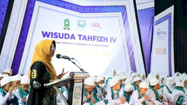 Wakil Bupati Sinjai Hadiri Wisuda 160 Tahfidz Quran