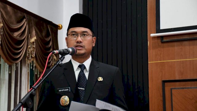 Bupati SInjai Andi Seto Ashapa Menyampaikan Rasa Bangga dan Kagumnya Atas Peralihan Institut Aga Islam Muhamamdiyah menjadi Universitas Ahmad Dahlan 