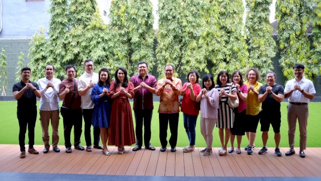 Bangun Silaturahmi di Hari Imlek, Danny Sambangi Tokoh Tionghoa
