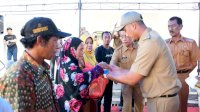 Bupati Sinjai Salurkan Bantuan Kepada Warga Terdampak Bencana Alam