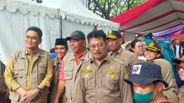 Mentan SYL Kick Off Pengendalian PMK 2023, Bupati Andi Utta Terima Vaksin 118.300 Dosis