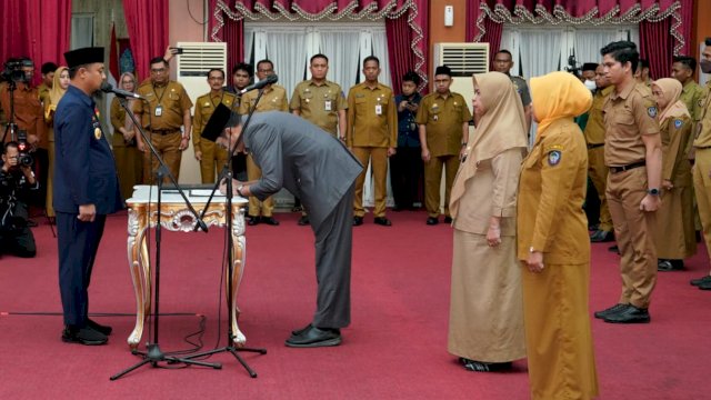 Gubernur Andi Sudirman Lantik 207 Kepsek dan 23 Pejabat Eselon III