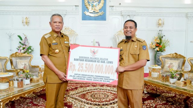 Gubernur Sulsel Serahkan Bantuan Keuangan Rp 25,5 Miliar untuk Kabupaten Luwu