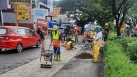Bahayakan Pengendara, Dinas PUTR Sulsel Lakukan Penanganan Darurat Jalan Hertasning