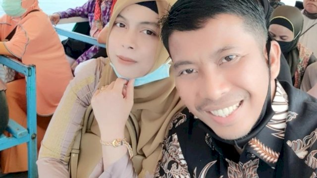 Anggota Fraksi APrtai Golkar Wahyuni Malik Bersama Suaminya