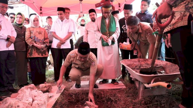 Walikota Makassar, Mohamamd RamdahaN Danny Pomanto Melakukan Peletakan Batu Pertama Pembangunan Gedung NU Kota Makassar 