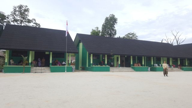 Madrasah Aliyah Negeri (MAN) Luwu Utara kini bisa menggelar proses belajar mengajar dengan nyaman, sekolah yang hancur diterjang banjir bandang 2020 yang lalu itu renovasinya telah selesai. Dibenahinya kembali MAN tersebut atas atensi Anggota Komisi V DPR RI Muhammad Fauzi.