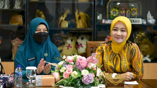 Ketua Tim Penggerak PKK Sulsel Naoemi Octarina melakukan Kunjungan Kerja (Kunker) ke Kota Bandung, di Gedung Tim PKK Jawa Barat, Jalan Soekarno Hatta No. 468 Bandung, Kamis, 5 Januari 2023.