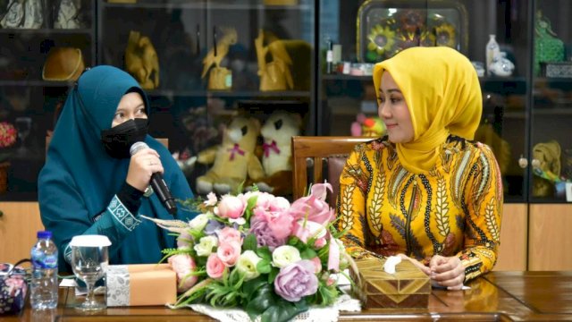 Gubernur Sulawesi Selatan, Andi Sudirman Sulaiman dan Ketua Tim Penggerak (TP) PKK Provinsi Sulawesi Selatan, Naoemi Octarina berada di Jawa Barat dalam rangka kunjungan kerja (kunker).