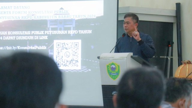 Sekretaris Daerah (Sekda) Barru&nbsp; DR.Abustan AB.M.Si membuka secara langsung Forum Konsultasi Publik Penyusunan Dokumen Rencana Kerja Pemerintah Daerah (RKPD) Kabupaten Barru tahun 2024, Jumat (13/1/2023) di Aula Lantai 2 Bappelitbanda Barru.