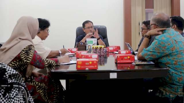 Menindaklanjuti pertemuan bersama Wali Kota Makassar terkait pengelolaan Instalasi pengolahan Air Limbah (IPAL), USAID Indonesia Urban Resilient Water, Sanitation, and Hygiene (IUWASH) Tangguh temui Sekda Kota Makassar, Muh Ansar, di Balai Kota, Jumat (13/01/2023).