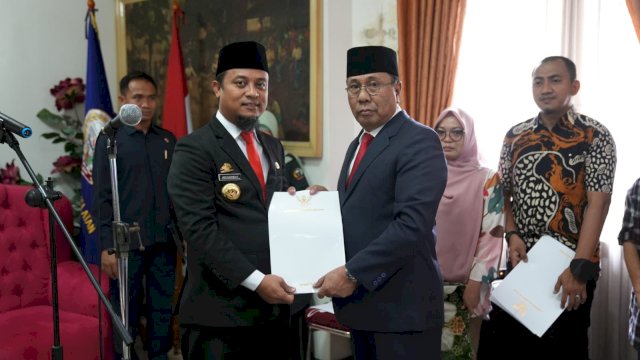 Gubernur Sulawesi Selatan, Andi Sudirman Sulaiman melantik Andi Aslam Patonangi sebagai Penjabat (Pj) Sekretaris Daerah (Sekda) Provinsi Sulsel.