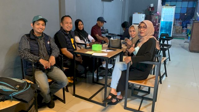 Relawan Mileanies yang mendukung Anies Baswedan (ABW) Presiden 2024 di Sulawesi Selatan terus bergerak. Mereka kini meluncurkan program baru yakni Gerakan Kamis Manies.