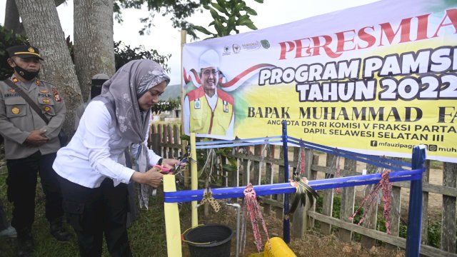 2.450 jiwa masyarakat Kecamatan Seko di enam desa kini menikmati layanan air bersih setelah Bupati Luwu Utara, Indah Putri Indriani meresmikan enam program PAMSIMAS aspirasi Anggota Komisi V DPR RI Muhammad Fauzi.&nbsp;