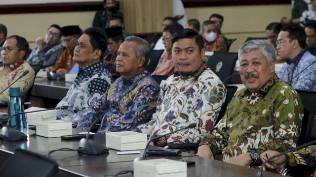 Bupati Luwu Basmin Mattayang Duduk Berdampingan Dnegan Sejumlah Kepala Daerah 