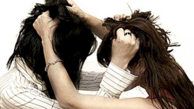 Ilustrasi Pekerlahian Dua Wanita 