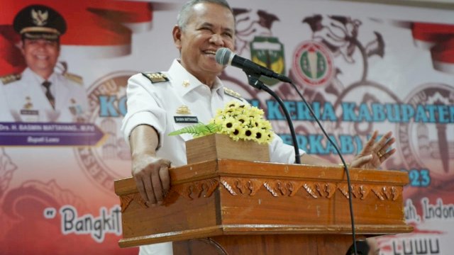 Buka Konkerkab III PGRI Luwu, Basmin Minta Guru Jadi Teladan