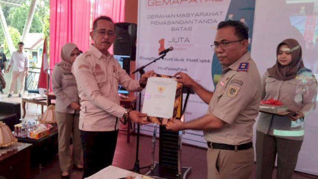 PJ Sekda Sinjai Terima 49&nbsp; Sertifikat Tanah Aset Pemda dari BPN&nbsp;