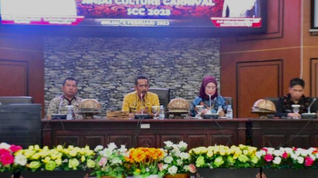 Pj, Sekda Sinjai Ajak Peserta Karnaval Lestarikan Budaya&nbsp;
