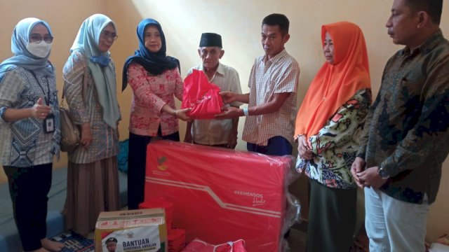 Sentuh Penderita ODGJ Dinsos Selayar Salurkan Bantuan di Rumah Sakit