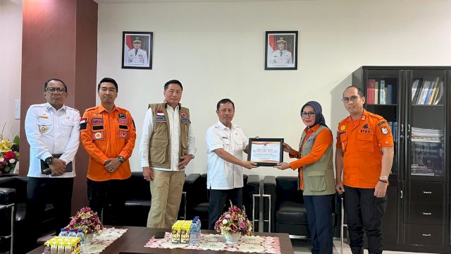 BNPB Serahkan Rp350 Juta Dana Siap Pakai ke Pemkot Makassar