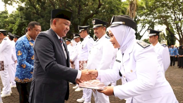 Hari Kesadaran Nasional, 15 Kepala Desa Terima Lencana Desa Mandiri