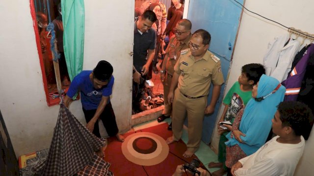 Walikota Makassar, Mohamamd Ramdhan Danny Pomanto Meninjau Kondisi Rumah Korban Tenggelam di Kanal Rappocini