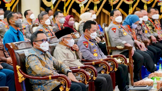 Terima Penghargaan dari Pemerintah, Kapolri Komitmen Terus Tingkatkan Layanan Publik