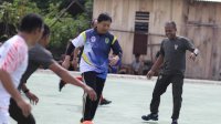 Wabup Suaib Mansur Unjuk Kebolehan Bermain Futsal, Cetak Satu Gol dari Tengah Lapangan