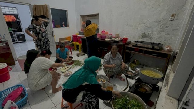 Ketua Fraksi Golkar Makassar Dirikan Dapur Umum Buat Warga Terdampak&nbsp; Banjir&nbsp;