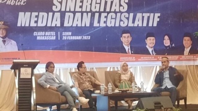 Suasana Diskusi Publik yang bertema Sinergisitas Legislatif dan Media 